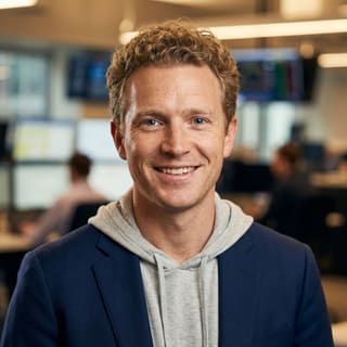 Ryan Brooks als leitender Trading-Analyst bei Zentura KI
